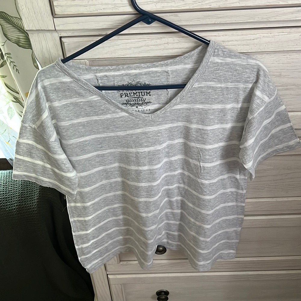 Nanavatee light gray / white v neck tee, Sz S, cotton slub
